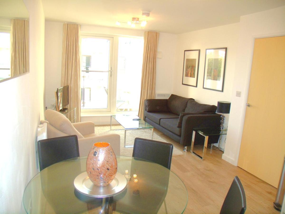 New Central Woking 1 And 2 Bedroom Apartments With Free Gym, Close To Train Station Ngoại thất bức ảnh