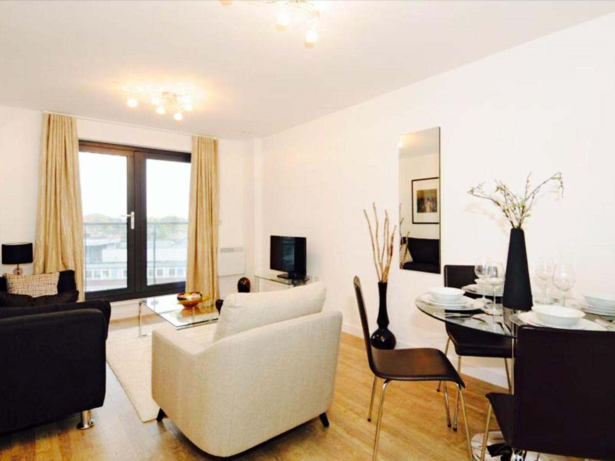 New Central Woking 1 And 2 Bedroom Apartments With Free Gym, Close To Train Station Ngoại thất bức ảnh