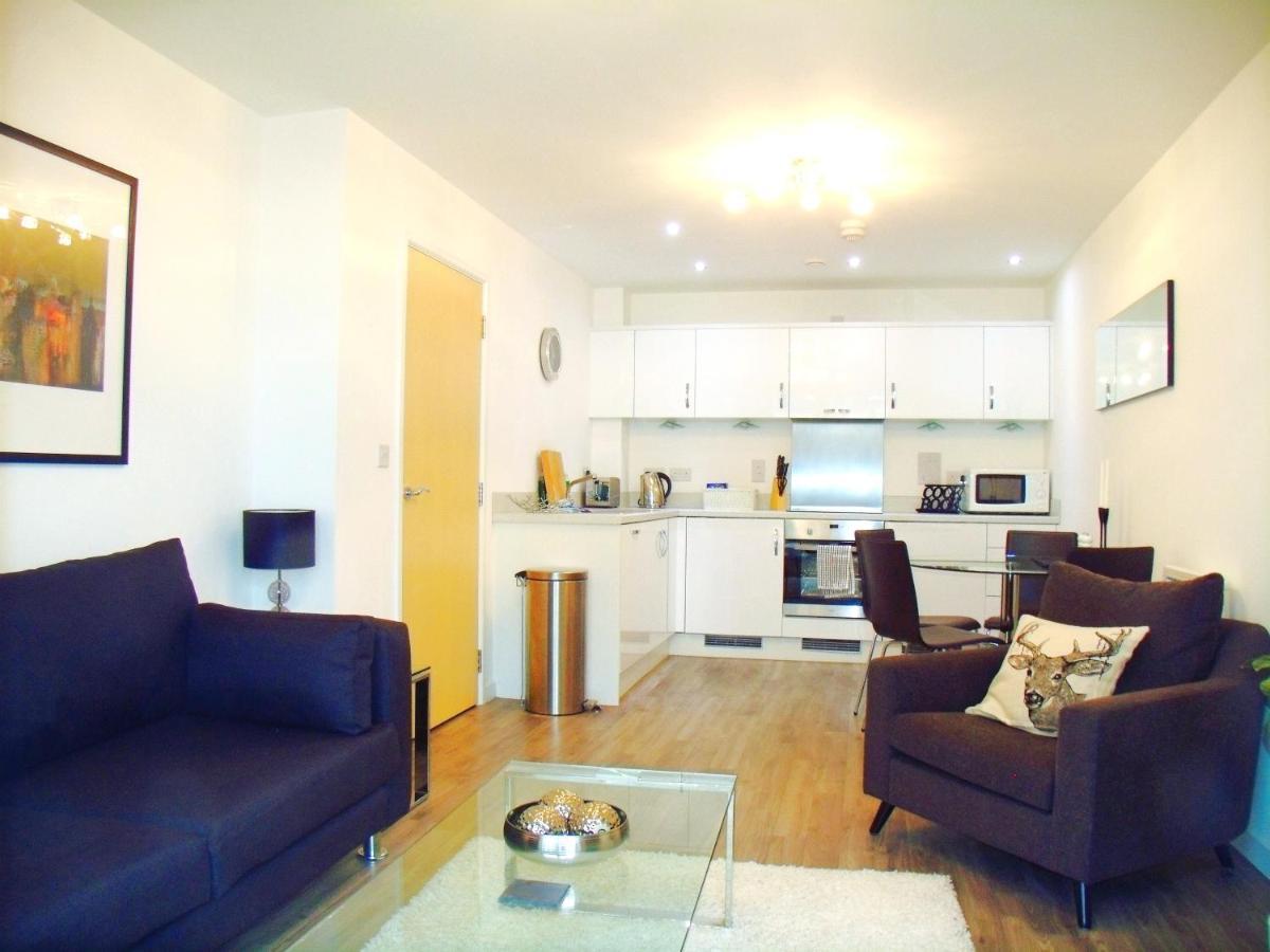 New Central Woking 1 And 2 Bedroom Apartments With Free Gym, Close To Train Station Ngoại thất bức ảnh