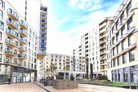New Central Woking 1 And 2 Bedroom Apartments With Free Gym, Close To Train Station Ngoại thất bức ảnh