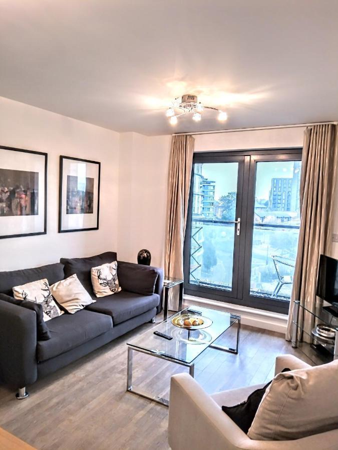 New Central Woking 1 And 2 Bedroom Apartments With Free Gym, Close To Train Station Ngoại thất bức ảnh