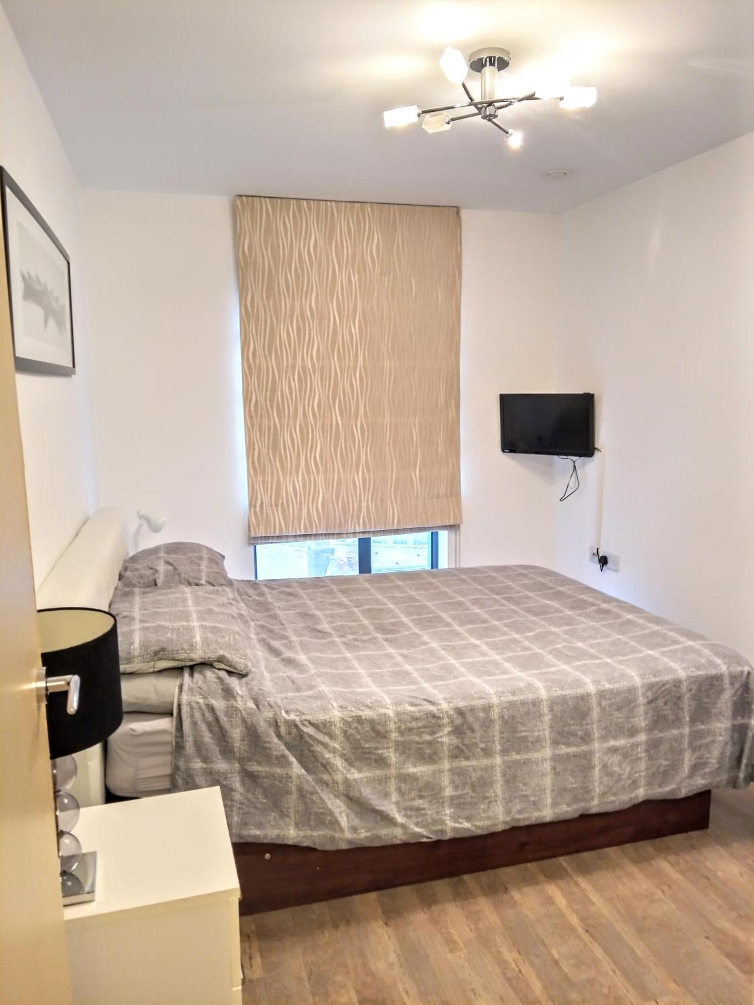 New Central Woking 1 And 2 Bedroom Apartments With Free Gym, Close To Train Station Ngoại thất bức ảnh