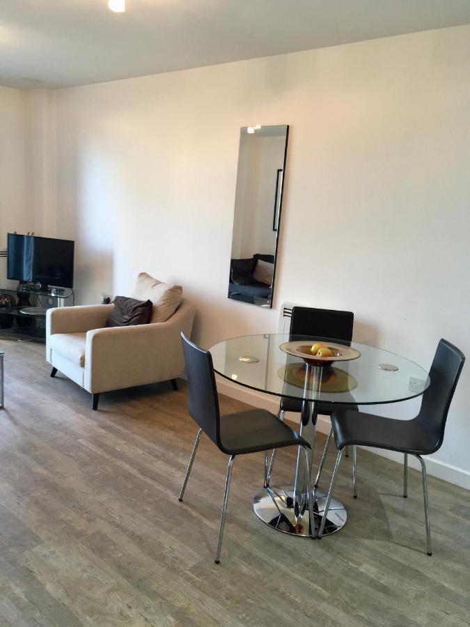 New Central Woking 1 And 2 Bedroom Apartments With Free Gym, Close To Train Station Ngoại thất bức ảnh