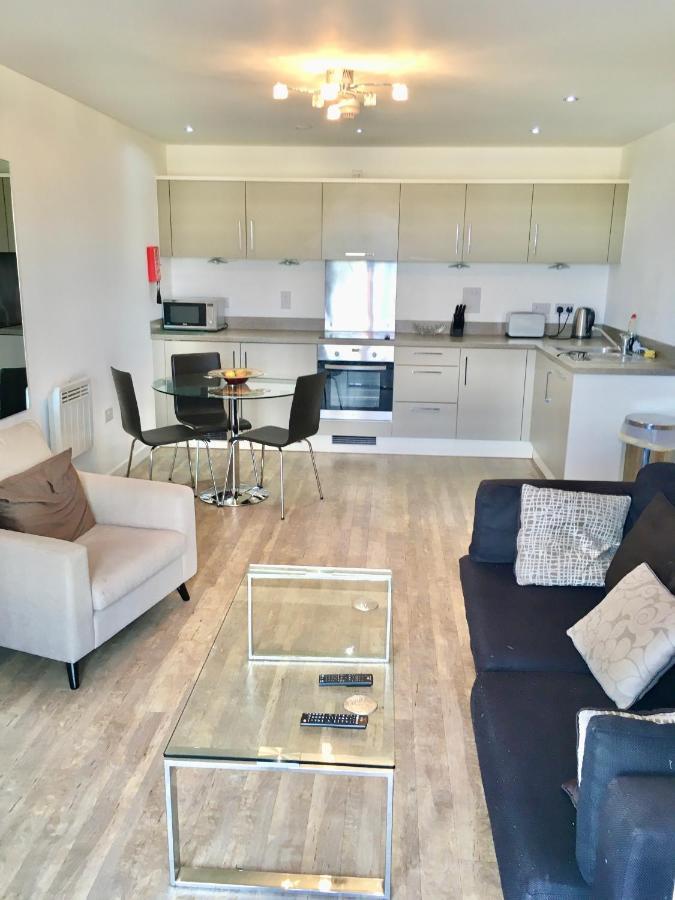 New Central Woking 1 And 2 Bedroom Apartments With Free Gym, Close To Train Station Ngoại thất bức ảnh