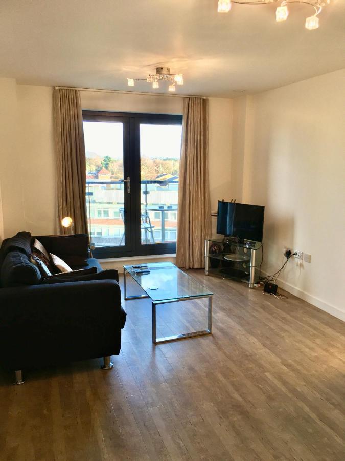 New Central Woking 1 And 2 Bedroom Apartments With Free Gym, Close To Train Station Ngoại thất bức ảnh